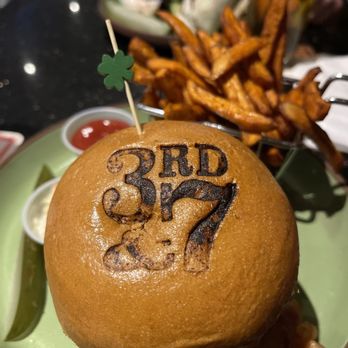 3rd & 7 - Nice Saint Pat's week touch - Sports Bars Near Me - Brooklyn, New York 3rd & 7 - Nice Saint Pat's week touch - Sports Bars Near Me - Brooklyn, New York