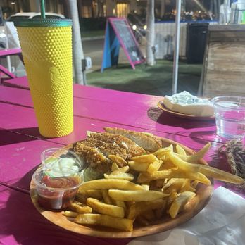 Bikini Burger - Snapper fish & chips - Food Trucks Near Me - Honolulu, Hawaii