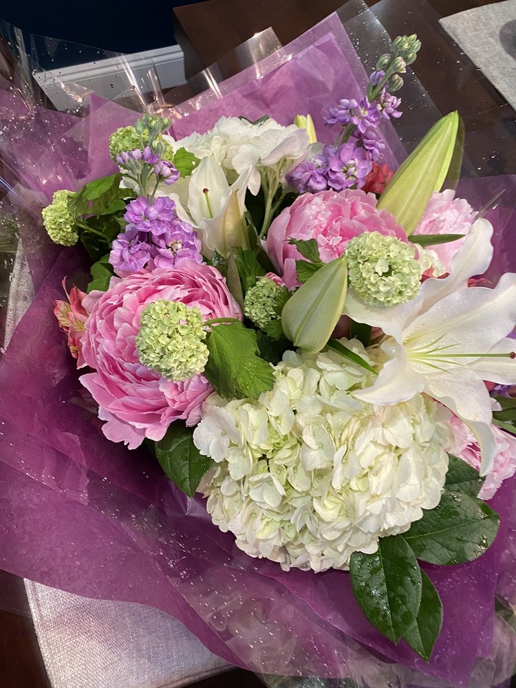 LIMELIGHT FLORAL DESIGN 11 Reviews 2451 Marine Drive, West