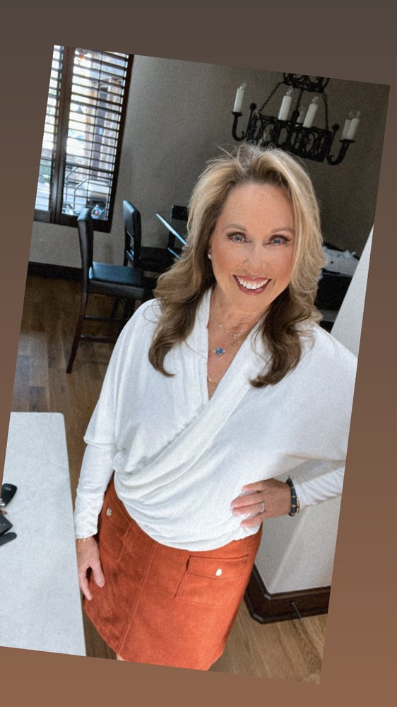 Salons at Horseshoe Bay - Sherry Hurst Logo