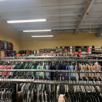 L & A New Clothes For Less - Lots of clothing - Used, Vintage & Consignment Near Me - Alamo, Texas