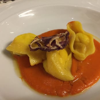 L'Officina - Tortelli di stracciatella di bufala su letto di purè di zucca e cipolla croccante - Italian Near Me - Perugia, PG