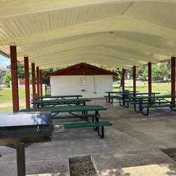 Nelson Park - Covered picnic area and bathrooms