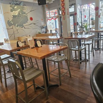Main St. Dragon - Seating - Asian Fusion Near Me - Richmond, Virginia