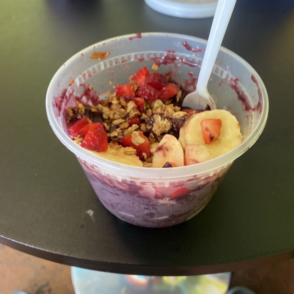 Natureba Brazilian Cafe - This is the Berry Bowl its very good definitely recommend. Come try it yourself and you will taste how good it is - Juice Bars & Smoothies Near Me - Redondo Beach, California