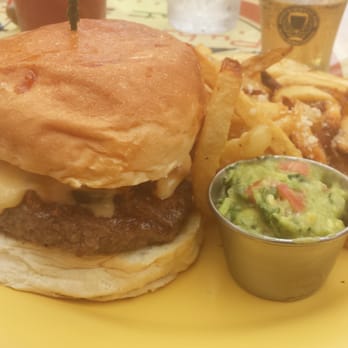 Oscar's Pub & Grill - The big o-the side of guac was a delicious touch! - New American Near Me - Milwaukee, Wisconsin