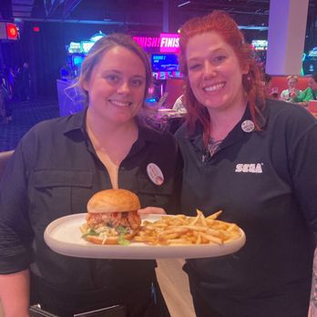 Dave & Buster's Schaumburg - Sports Bars Near Me - Schaumburg, Illinois