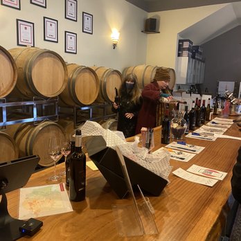 Palouse Winery - a wine tasting area with wine barrels - Wineries Near Me - Vashon, Washington Palouse Winery - a wine tasting area with wine barrels - Wineries Near Me - Vashon, Washington