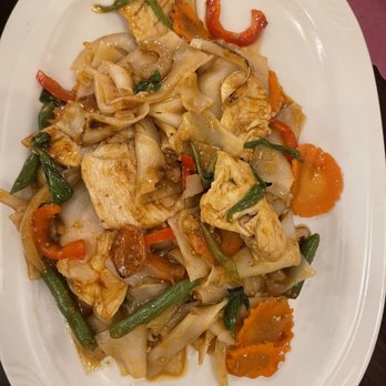 Nine Thai Cuisine - Drunken noodles with chicken - Thai Near Me - Pitman, New Jersey Nine Thai Cuisine - Drunken noodles with chicken - Thai Near Me - Pitman, New Jersey