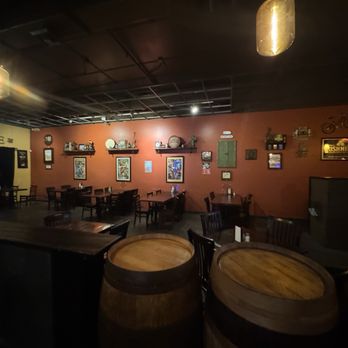 The Harp Bar And Restaurant - Inside - Irish Near Me - Kent, Washington
