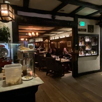 SideDoor - Cozy interior - British Near Me - Corona del Mar, California SideDoor - Cozy interior - British Near Me - Corona del Mar, California