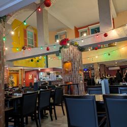 Benito's Brick Oven Pizza Pasta - Interior decorated for Christmas