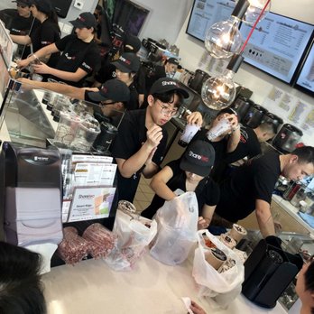 Sharetea - Tons of staff making drinks on Grand Opening Day! - Bubble Tea Near Me - Phoenix, Arizona