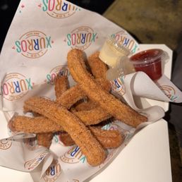 Churros (8) + Sauce (1) Churros (8) + Sauce (1)