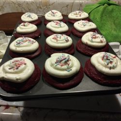 Puggy's Cakes & More - Cupcakes for a baby shower.