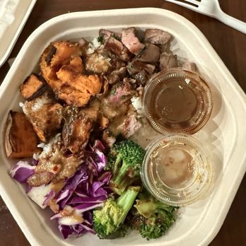 sweetgreen - Healthy Salads, Wraps, and Bowls - Salad Near Me - Marina Del Rey, California