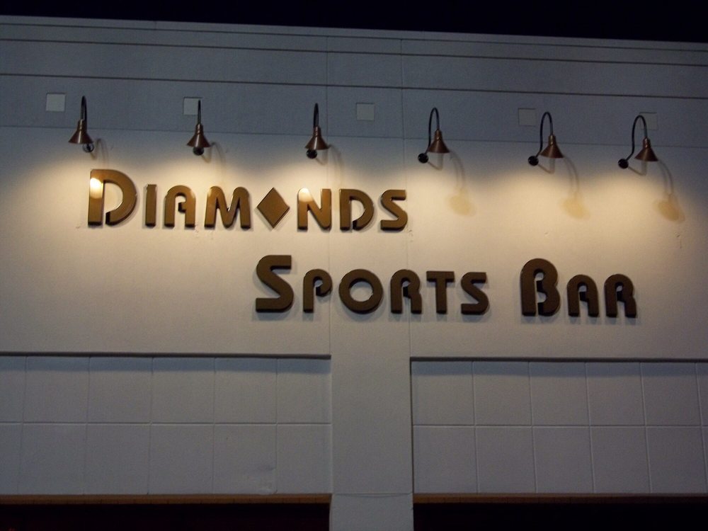 DIAMONDS SPORTS BAR Updated October 2024 10 Reviews 11208 S