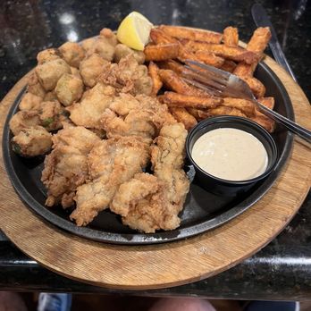 Shuck 'N Dive - Green Beans w/Tasso Fried Louisiana Oyster - Cajun/Creole Near Me - Fort Lauderdale, Florida Shuck 'N Dive - Green Beans w/Tasso Fried Louisiana Oyster - Cajun/Creole Near Me - Fort Lauderdale, Florida