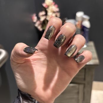 Toi Spa - Boynton Beach - Gel manicure with cat eye effect in shade #4 with black base - Nail Salons Near Me - Boynton Beach, Florida Toi Spa - Boynton Beach - Gel manicure with cat eye effect in shade #4 with black base - Nail Salons Near Me - Boynton Beach, Florida