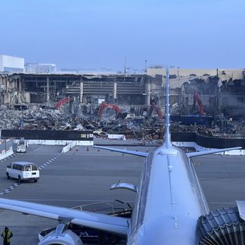 Admiral's Club - Airport view of terminal 5 renovation - Airport Lounges Near Me - Los Angeles, California Admiral's Club - Airport view of terminal 5 renovation - Airport Lounges Near Me - Los Angeles, California