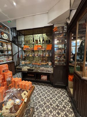 À la Mère de Famille by null