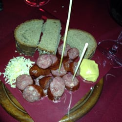 Il Giardino dei Vizi - Kranjska klobasa, salsiccia tipica slovena, di carne di maiale e cavallo, affumicata e bollita