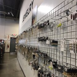 Discount Fashion Warehouse - Women's accessories
