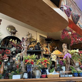 Tower Cafe - Inside - Breakfast & Brunch Near Me - Sacramento, California