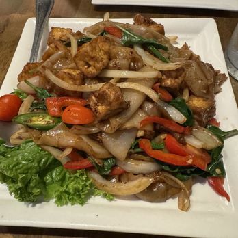 Thaisons - Drunken Noodle - Asian Fusion Near Me - Falls Church, Virginia
