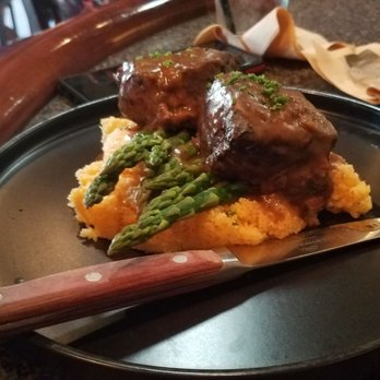 Courthouse Pub - Braised short ribs with asparagus - New American Near Me - Manitowoc, Wisconsin
