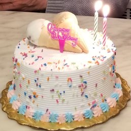 Not the best picture bc I needed to crop ppl out, but will definitely have a better picture of the cake I just ordered! :)