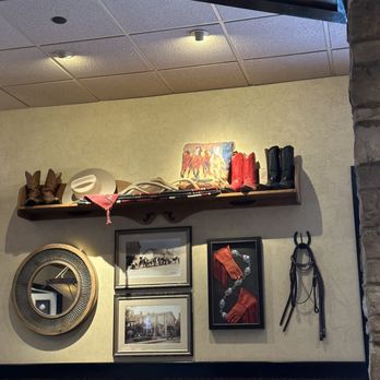 LongHorn Steakhouse - Decor - Steakhouses Near Me - Warrington, Pennsylvania LongHorn Steakhouse - Decor - Steakhouses Near Me - Warrington, Pennsylvania