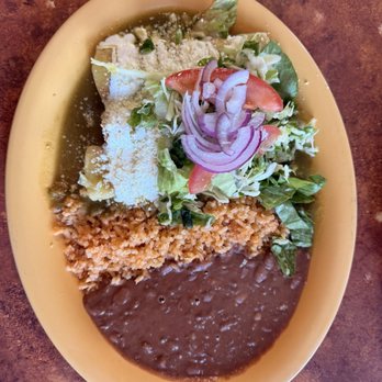 Tierra Caliente - Chicken Enchiladas Platillo with rice and beans - Mexican Near Me - Los Angeles, California Tierra Caliente - Chicken Enchiladas Platillo with rice and beans - Mexican Near Me - Los Angeles, California