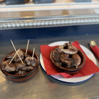 Ma Poule - Le coeur de canard La cuisse de caille - Sandwiches Near Me - København K, 84 Ma Poule - Le coeur de canard La cuisse de caille - Sandwiches Near Me - København K, 84