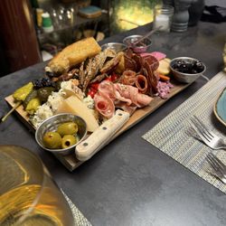 Chloe's Charcuterie & Wine - Amazing Charcuterie!