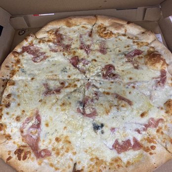 Mo's Italia Express - 4-Cheese Prosciutto de Parma Pizza - Italian Near Me - Cedar Hill, Texas