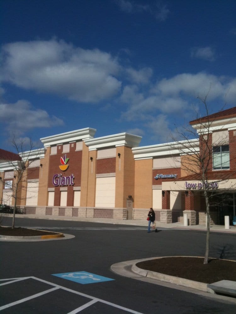 GIANT PHARMACY Updated June 2024 11 Reviews 2932 Chain Bridge Rd