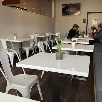 Feng Cha Teahouse - Table seating area - Desserts Near Me - Newark, California