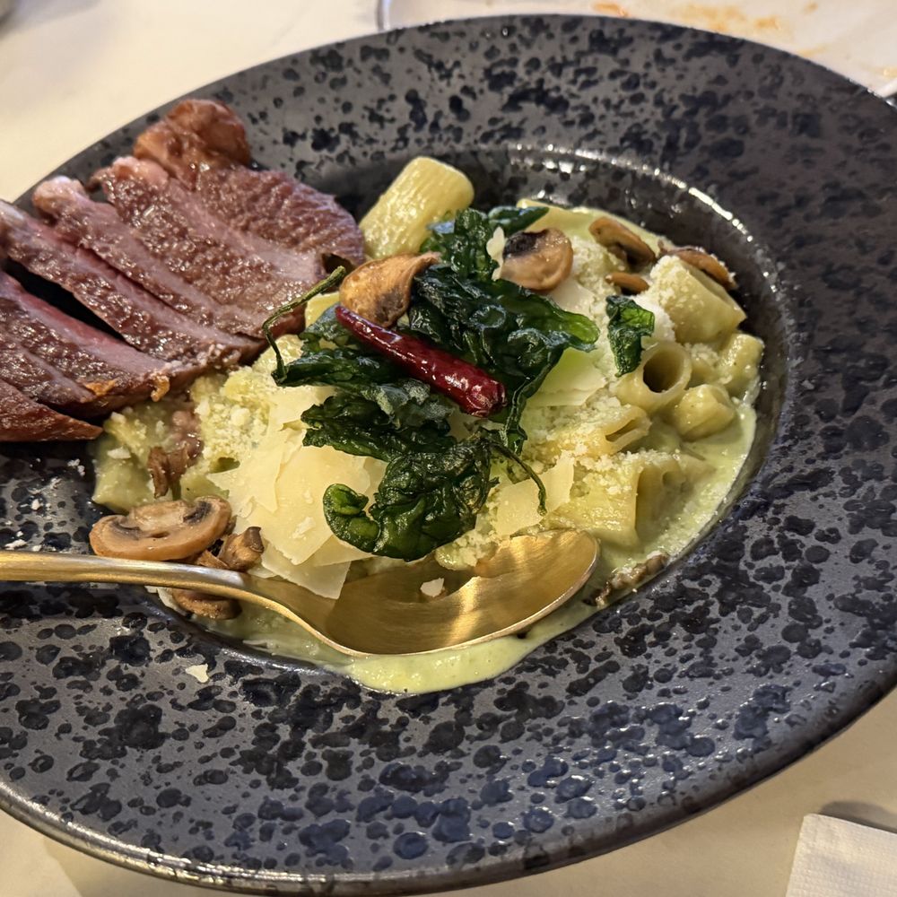 Black Ruby - Asian Fusion Near Me - Cambridge, Massachusetts