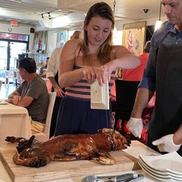 Cutting whole pig Cutting whole pig