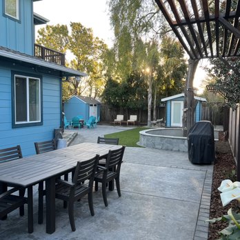 Jrz Handyman - a patio with a table and chairs - Fences & Gates Near Me Jrz Handyman - a patio with a table and chairs - Fences & Gates Near Me