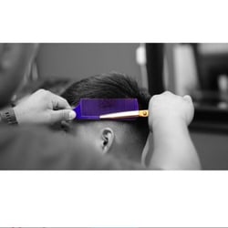 Jonny's Shop - @jonny_thebarber enhancing the blend with some shear work