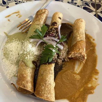 La Casita Mexicana - Flautas Tres Moles - Mexican Near Me - Bell, California La Casita Mexicana - Flautas Tres Moles - Mexican Near Me - Bell, California