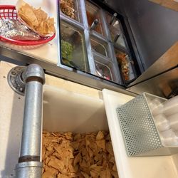 Taqueria Santa Cruz Express - Salsa bar