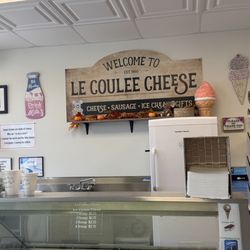 Le Coulee Cheese Castle - signs