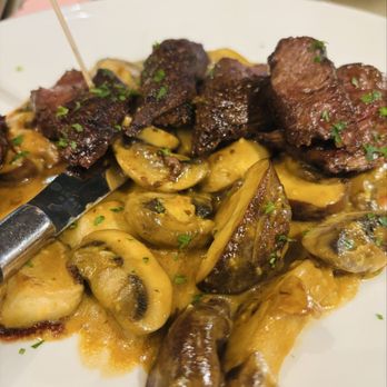 Dapper Dine & Lounge - Stake with sautéed mushrooms - Cocktail Bars Near Me - Riverside, California
