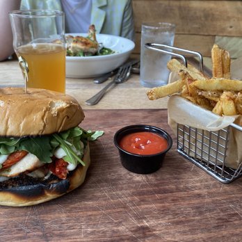 Melzingah Tap House - grilled chicken sandwich - Beer Bar Near Me - Beacon, New York Melzingah Tap House - grilled chicken sandwich - Beer Bar Near Me - Beacon, New York