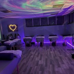 Heal. Pain & Stress Relief Center - Our Sound Healing room provides comfortable tables for up to 10 people.  Check out our 20-minute Reset classes!