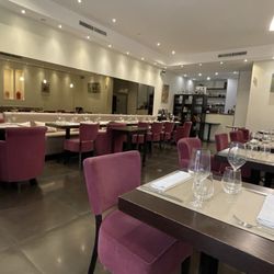 Restaurant inside