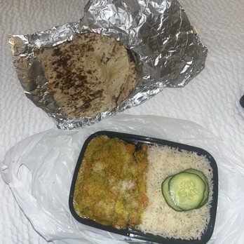 Midtown Beer Garden - vegetable coconut korma and garlic naan bread from best taste of india - Beer, Wine & Spirits Near Me - Portland, Oregon
